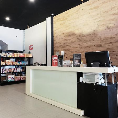 Juanda Airport Vandrehjem Gedangan Eksteriør billede